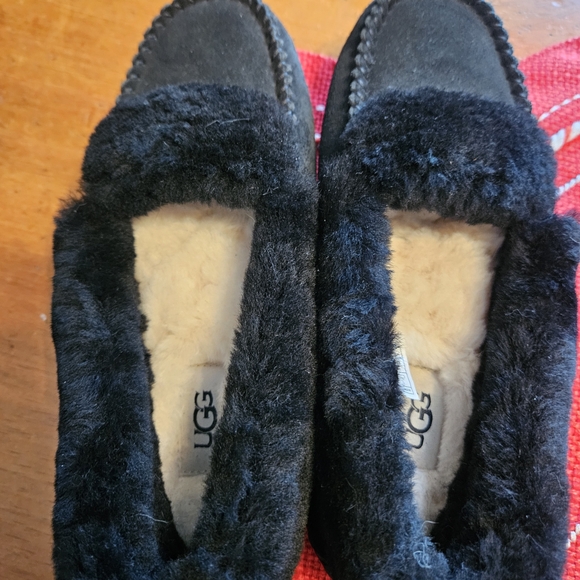 UGG Women's Black Fuzzy Slippers - Picture 3 of 5